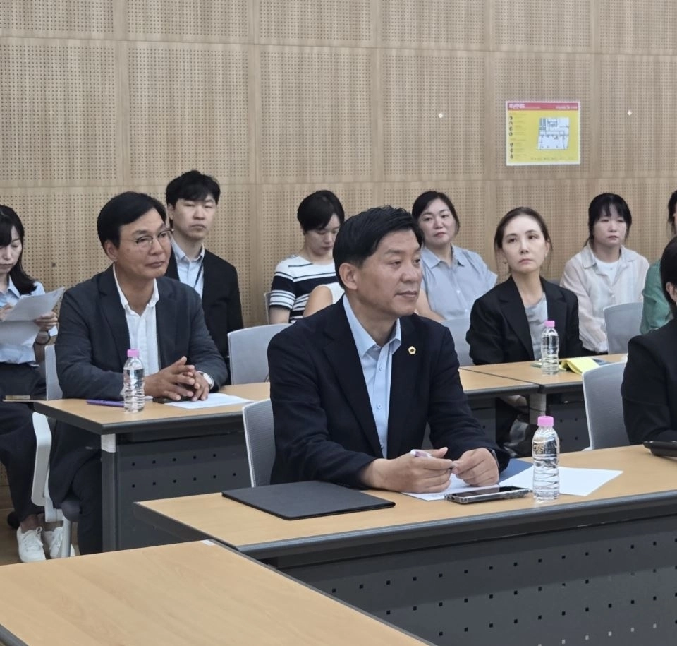 ▲ 지난 3일 ‘경기도 고교 평준화 지역 학생 배정 개선 방안’ 회의에 참석한 심상록 의원(사진=경기도의회)