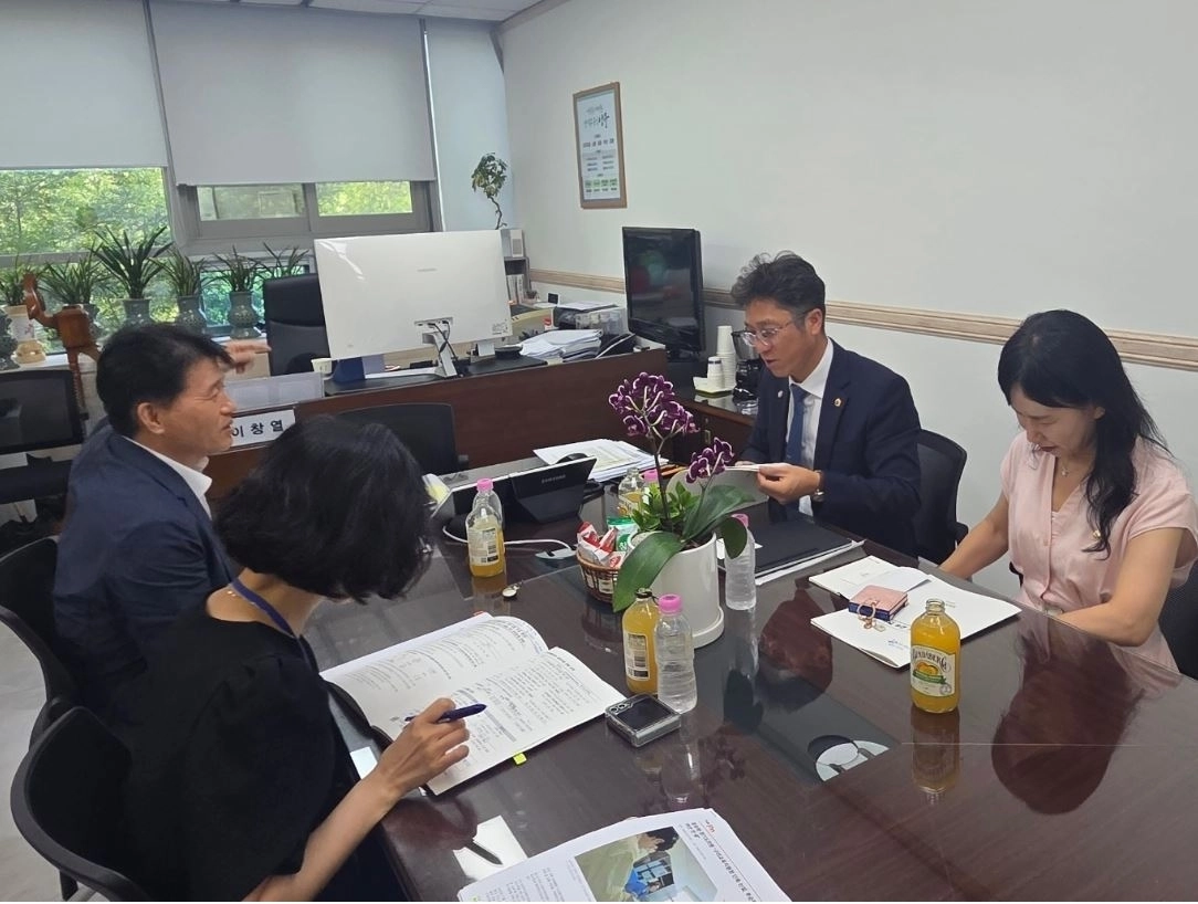 지난 3일 ‘양주시 교육 현안’을 주제로 정담회를 개최한 정석원 의원(사진=경기도의회)