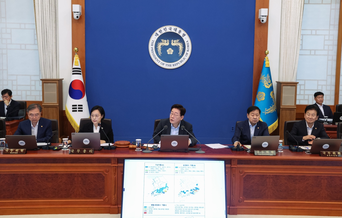 이재명 대통령이 4일 청와대에서 열린 국무회의에서 발언을 하고 있다. 청와대통신사진기자단