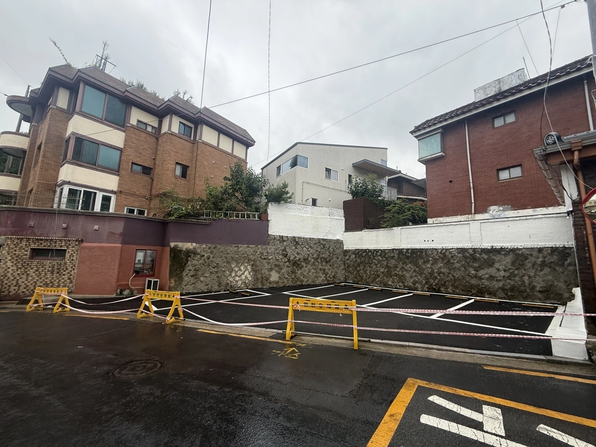 지난달 23일 서울 성북동에 새로 생긴 ‘우리마을 공동주차장 제2호’. 성북구 제공