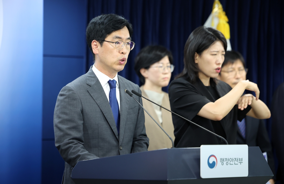 김민재 행정안전부 차관이 4일 서울 종로구 정부서울청사에서 중대범죄수사청(중수청) 개청 관련 브리핑을 하고 있다. 뉴시스