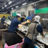 바깥은 38도, 작업장은 43도… 생명줄이라곤 포도당 사탕뿐