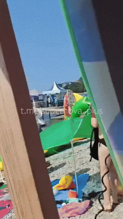 3일(현지시간) 타스 통신과 러시아 현지 당국 등에 따르면 크라스노다르주 겔렌지크의 휴양지 아르히포-오시포프카에서 드론 폭발로 어린이 3명을 포함해 7명이 사망하고, 58명이 다친 것으로 최종 집계됐다. 러시아는 민간인을 겨냥한 우크라이나의 테러라는 입장이다. 사진은 사고 당시 장면. 2026.8.4 텔레그램
