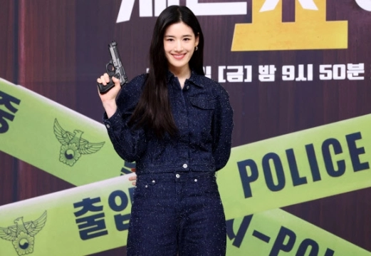 배우 정은채가 4일 서울 양천구 목동 SBS사옥에서 열린 새 금토드라마 ‘재벌X형사2’ 제작발표회에서 포즈를 취하고 있다. 2026.8.4 <br>연합뉴스