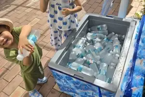 ‘시원한 물 한병’ 고영우 순천시소상공인연합회장, 매일 생수 200개 무료 제공