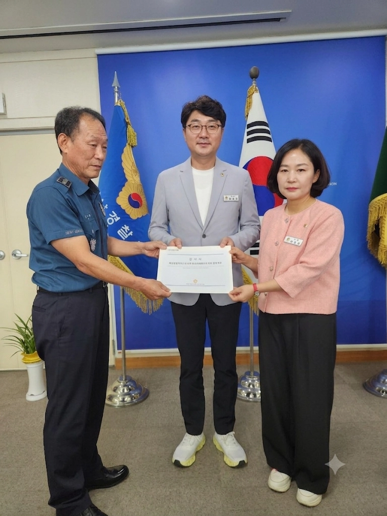 지난 4일 하남경찰서를 직접 찾아 담당 계장·과장과 실무 면담을 갖고, 이어 경찰서장을 만나 미사강변도시 치안 불안 실태를 전달한 정경섭·이정연 의원. 하남시의회 제공