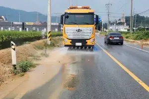 산불진화차량에 제설장비까지...도로 온도 낮추기 총력전