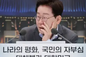李대통령 “쿠데타는 다 육사가 벌여…사관학교 통합하면 가능성 줄 것”