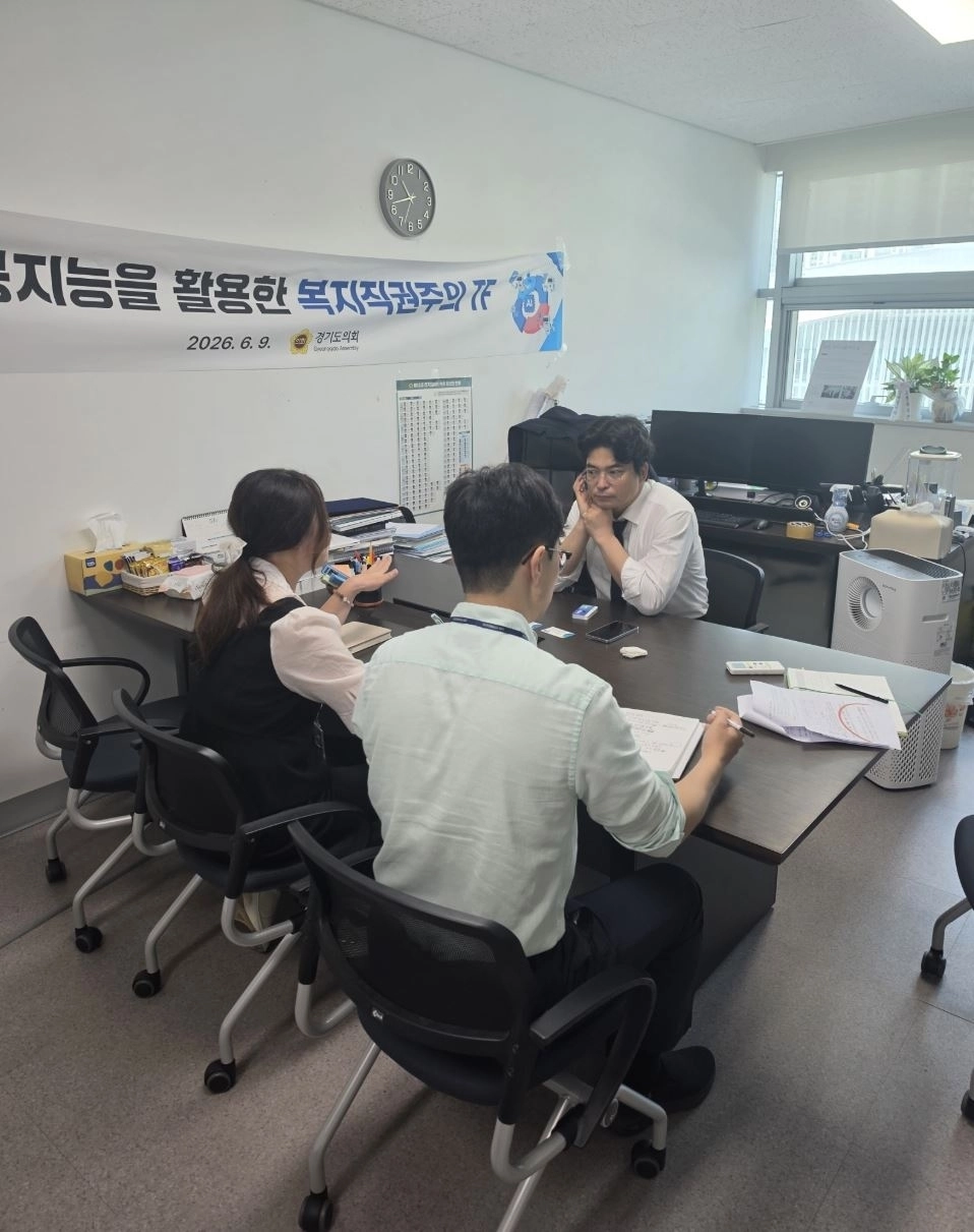 ▲ 지난 4일 경기도 인재양성팀과 업무회의를 갖은 박상현 의원(사진=경기도의회)