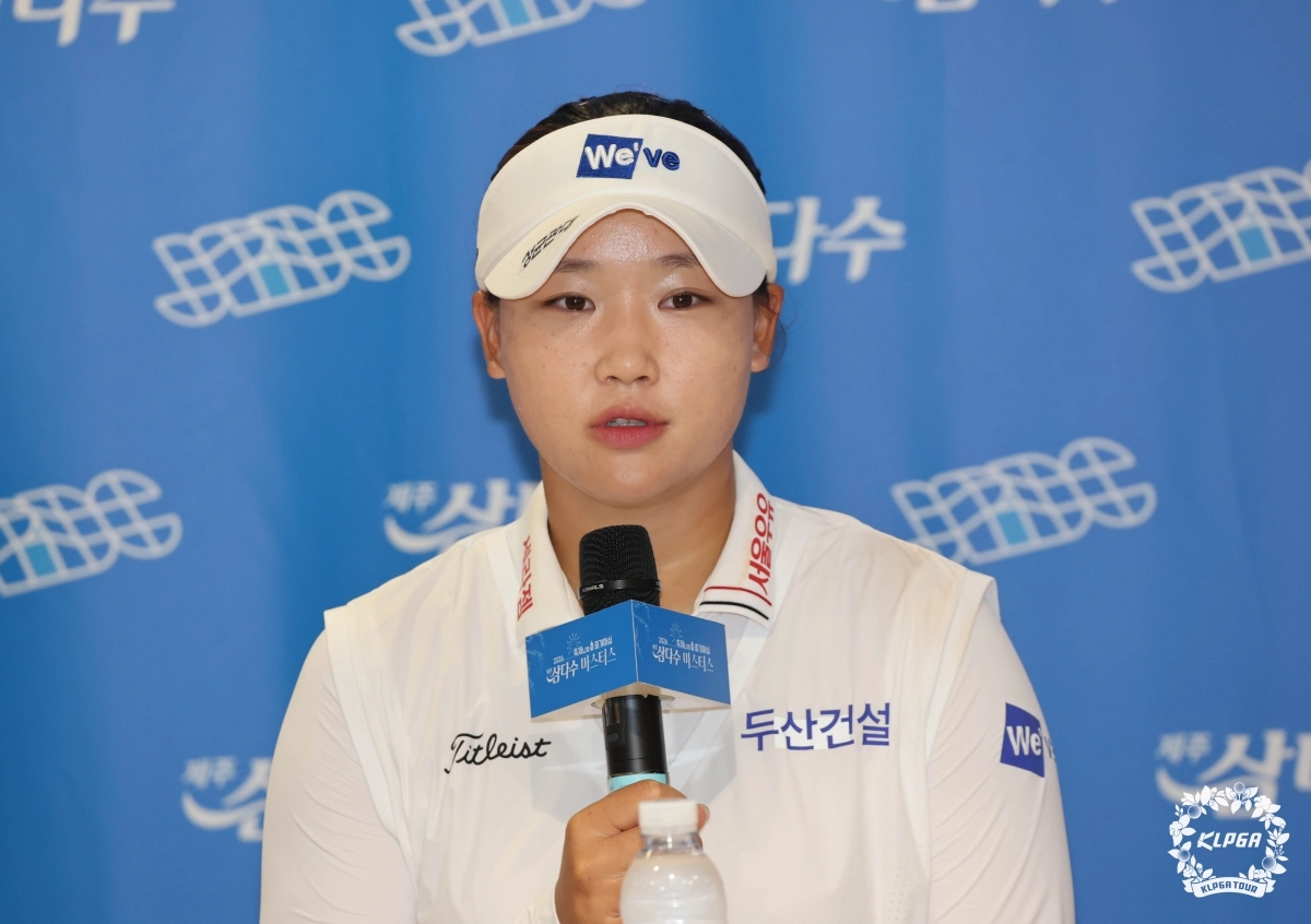 기자회견하는 김민솔. KLPGA 제공.