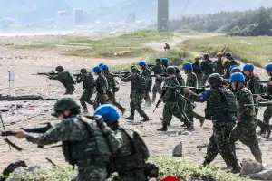 대만 “현상 바꾸려는 건 중국”…섬 봉쇄 대응 실사격훈련