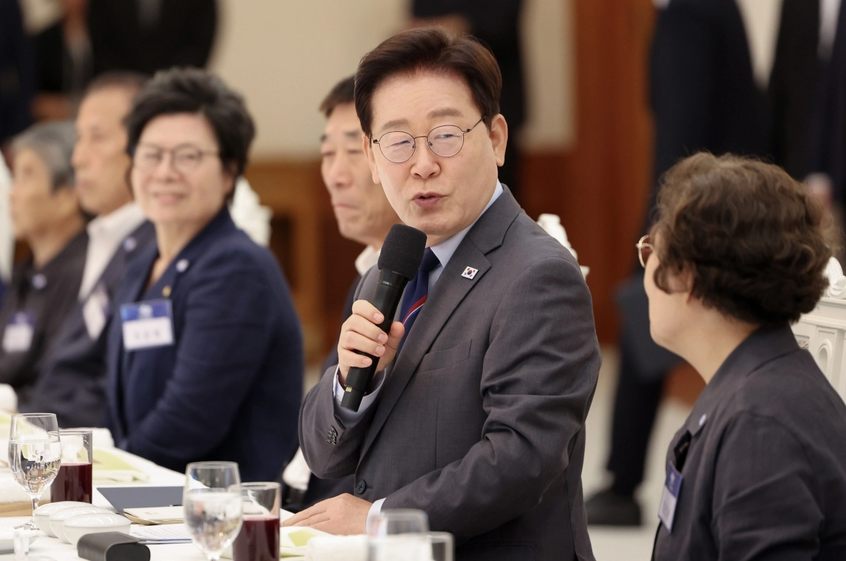 이재명 대통령이 5일 청와대에서 열린 전국민족민주유가족협의회 40주년 기념 오찬에서 발언하고 있다. 2026.8.5 연합뉴스
