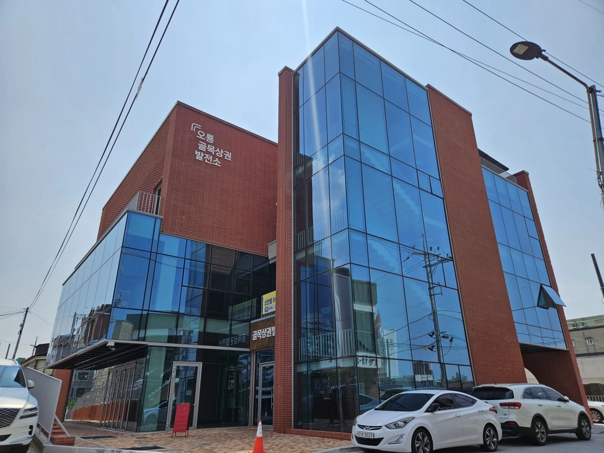 충남 천안시 신부동 일원에 조성한 ‘오룡지구 골목상권발전소’ 전경. 시 제공