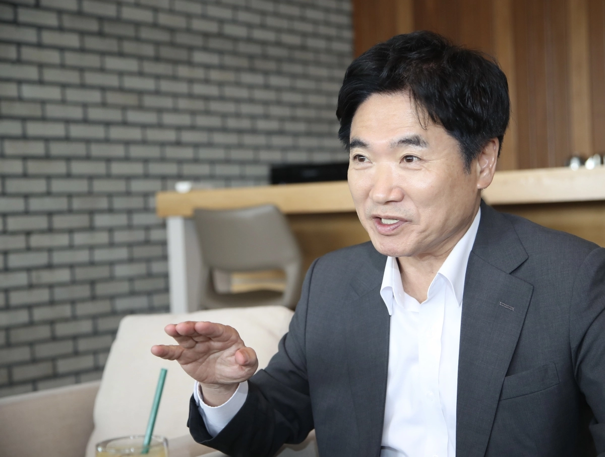 김대중 초대 전남광주통합특별시교육감이 5일 서울신문과의 인터뷰에서 미래 교육의 새 표준을 세우고 교권·재정을 확보하기 위한 계획을 설명하고 있다. 전남광주통합특별시교육청 제공