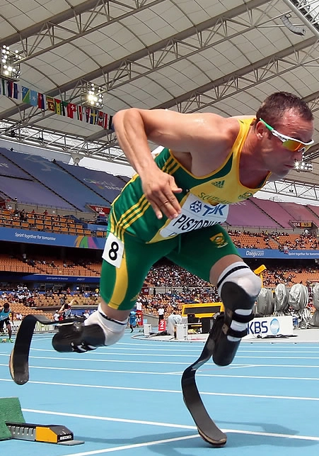 28일 오전 대구스타디움에서 열린 2011 대구세계육상선수권대회. 남자 400m 예선 경기에 출전한 의족 스프린터 오스카 피스토리우스가 힘차게 출발하고 있다. 2011.8.28 연합뉴스