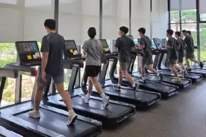 thumbnail - 폭염에 러닝 열정 자랑하다 게거품 물라…스트레칭·보강운동이 보약