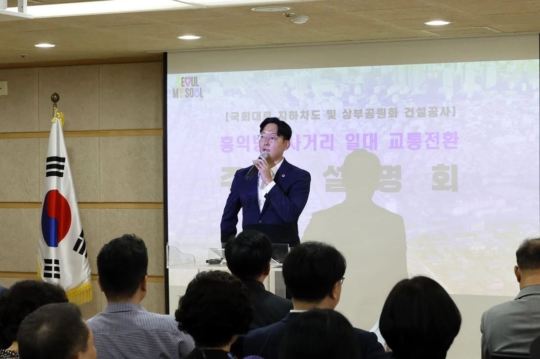 지난 5일 화곡4동 주민센터에서 개최된 국회대로 지하차도 및 상부공원화 주민설명회에 참석해 발언중인 고찬양 의원. 서울시의회 제공