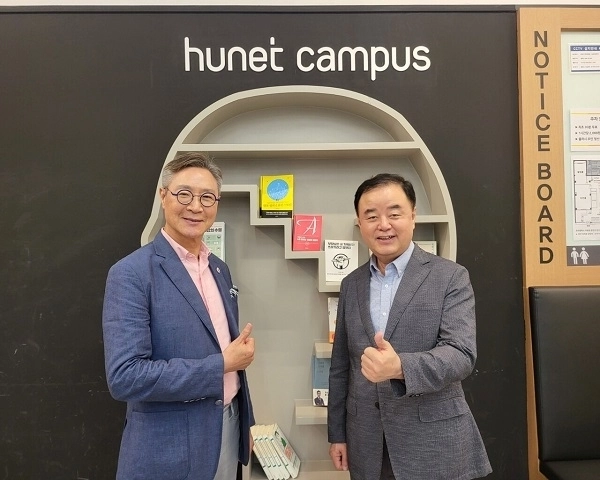 [사진] (좌)이수경 학장, (우)이의근 이사장