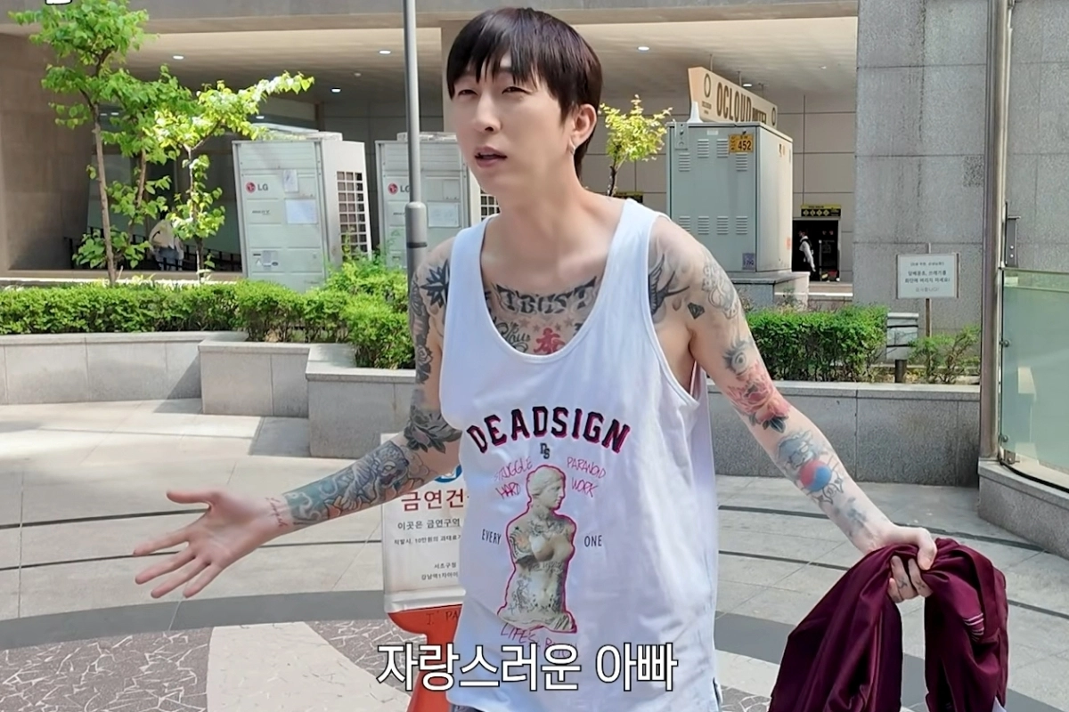 래퍼 슬리피가 어린이집에 다니는 자녀들을 위해 최근 문신 제거를 시작했다고 밝혔다. 유튜브 채널 ‘슬리피맞아요’