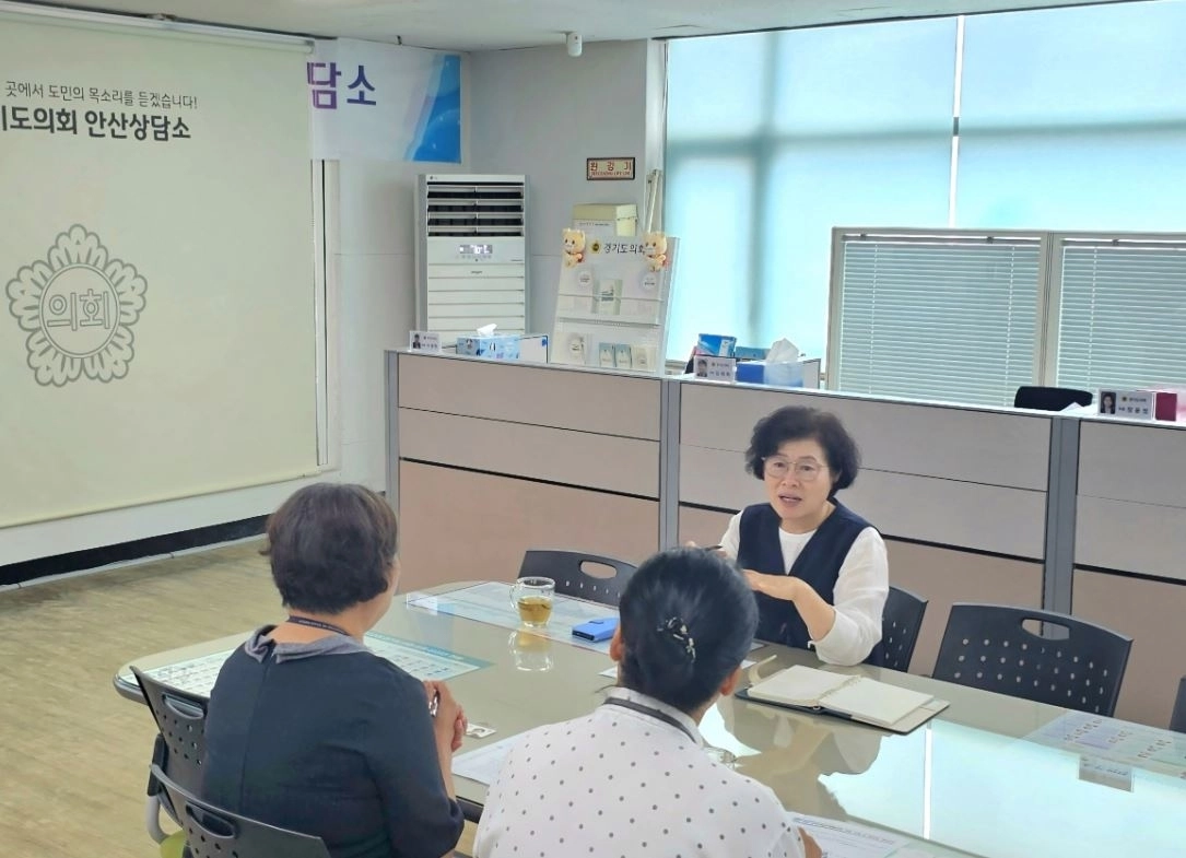 ▲ 지난 5일 경기도의회 안산상담소에서 안산교육지원청 관계자들과 간담회를 가진 박은경 의원(사진=경기도의회)