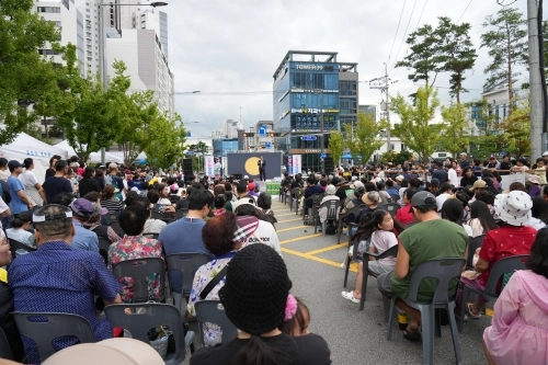 지난해 9월 서울 성북구 장위뉴타운 일대에서 ‘제1회 모두모여 페스티벌’이 열리고 있다. 성북구 제공
