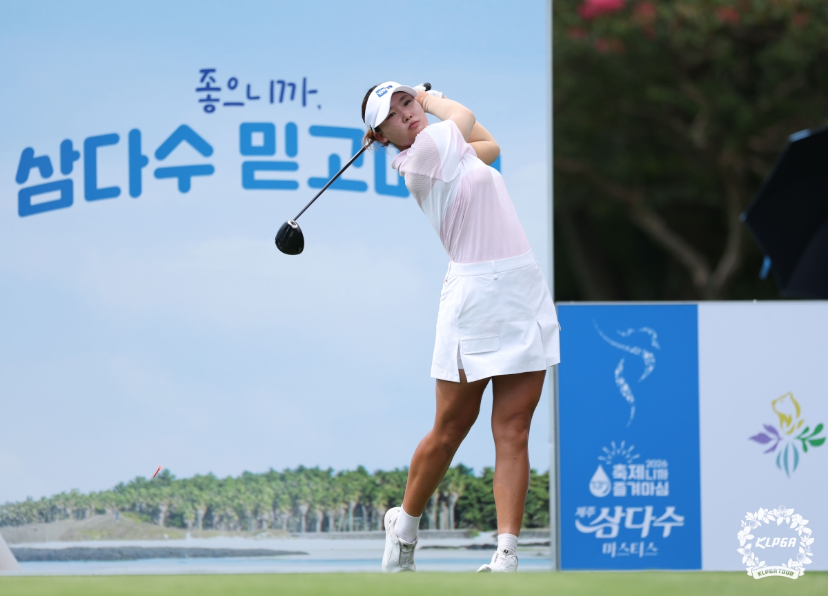김민솔이 6일 제주 서귀포시 테디밸리 골프＆리조트(파72)에서 열린 KLPGA투어 제주 삼다수 마스터스 1라운드 9번 홀에서 드라이버 티샷을 날리고 있다. 김민솔은 이날 2오버파 74타로 기대에 미치지 못했다.