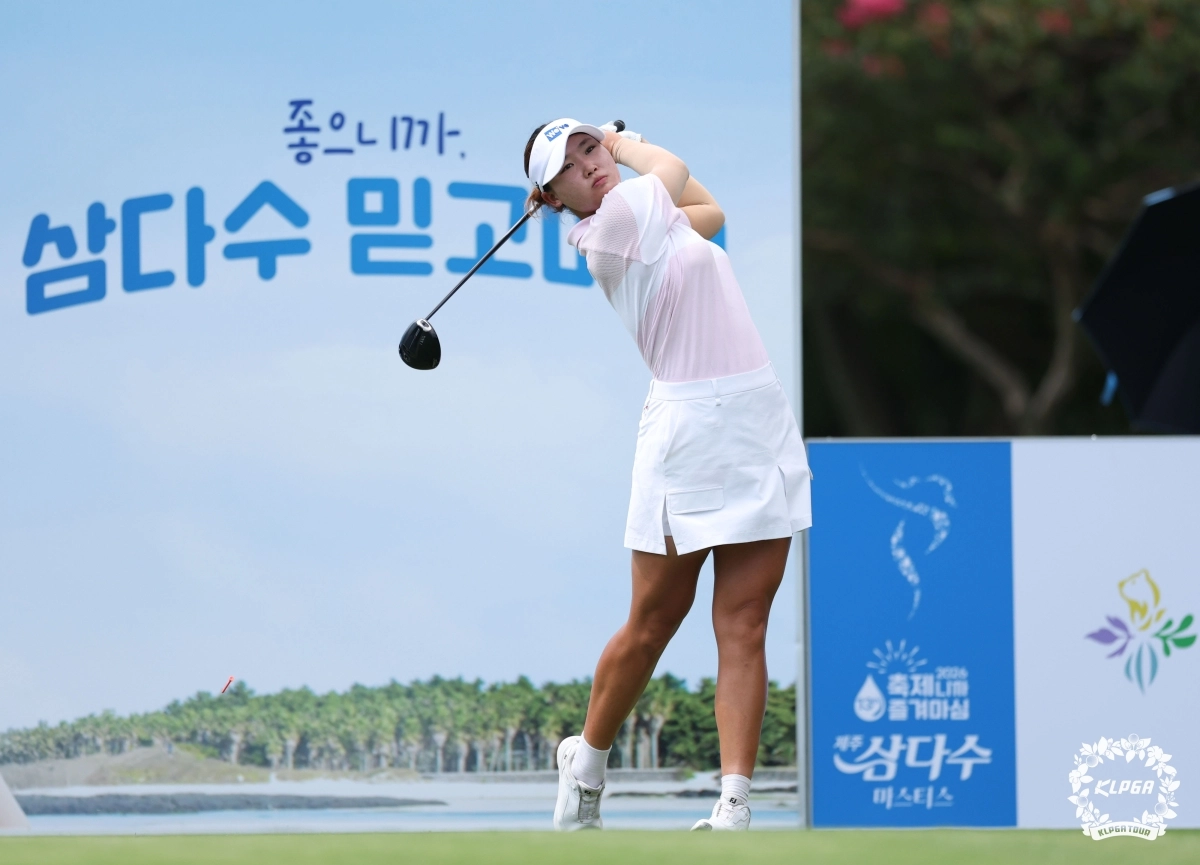 김민솔이 6일 제주 서귀포시 테디밸리 골프＆리조트(파72)에서 열린 KLPGA투어 제주 삼다수 마스터스 1라운드 9번 홀에서 드라이버 티샷을 날리고 있다. 김민솔은 이날 2오버파 74타로 기대에 미치지 못했다.