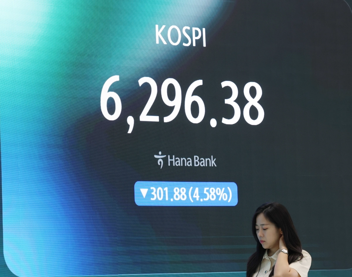 코스피, 4.6% 급락 6,200대 마감