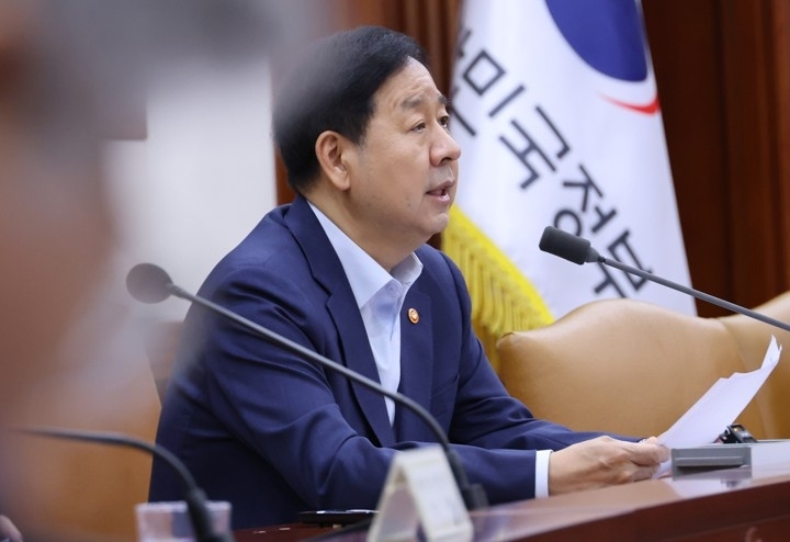 구윤철 부총리 겸 재정경제부 장관이 6일 오전 서울 종로구 정부서울청사에서 열린 비상경제본부 회의 겸 경제ㆍ구조혁신 관계장관회의에서 발언하고 있다. 연합뉴스