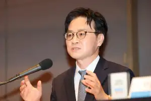 김정관 장관 “中, 자정까지 일해…주 52시간제 손봐야”
