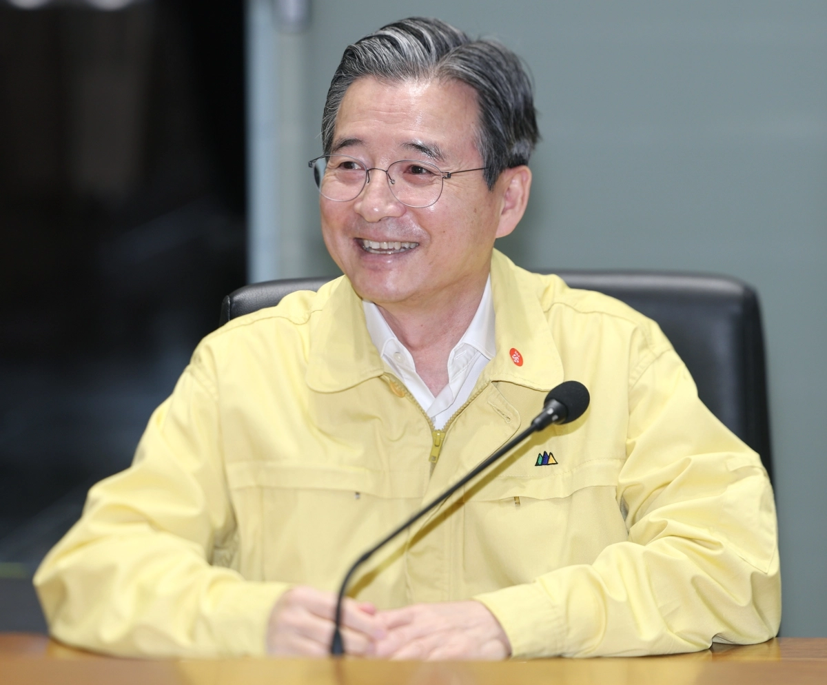 회의 참석한 정책실장