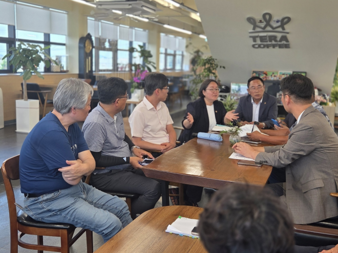 오현정 경기도의원, 화성시 매향리 오수관로 배수 불량 현장 점검… “주민 불편 최소화할 신속한 조치 촉구”
