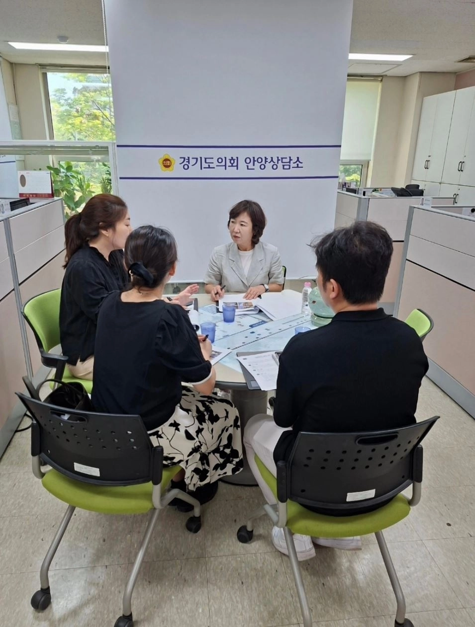 ▲  7일 의회 안양상담소에서 안양과천교육지원청과의 면담을 진행한 최경순 의원(사진=경기도의회)