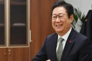 與의원 “폐기 버스를 청년 주거공간으로”…“의원님부터 들어가 사시라” ‘부글’