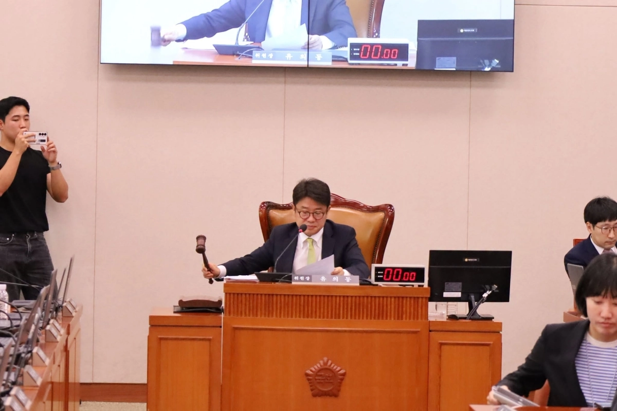 유의동 국회 국토교통위원장이 7월 30일 국회에서 첫 전체회의를 주재하고 있다.