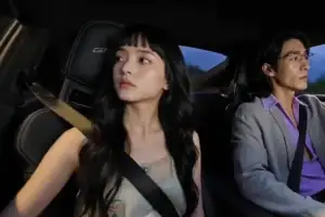 thumbnail - “현실적인 외모” 대박 났는데 ‘반전’…女배우 ‘충격 정체’ [월드픽]