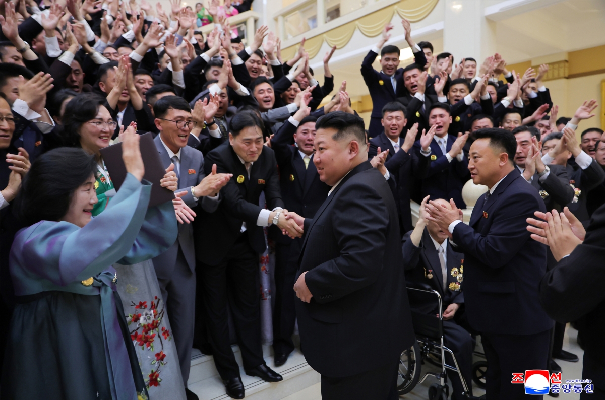 김정은, 北국립교향악단 80주년 맞아 격려 방문