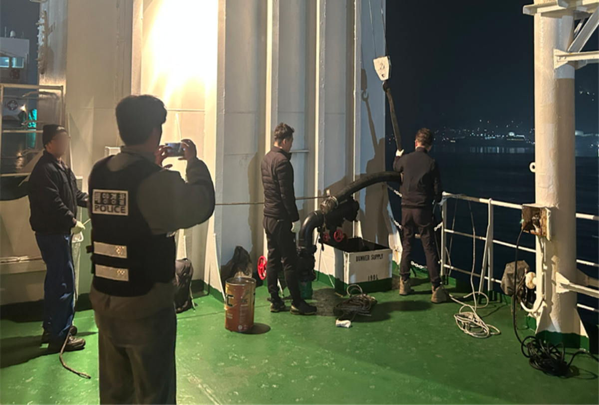 해경 단속 현장. 해양경찰청 제공