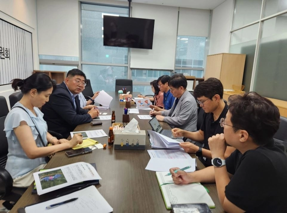 ▲ 지난 7일 경기도교육청 관계자 및 학부모 대표 등과 정담회를 갖은 김진명 의원(사진=경기도의회)