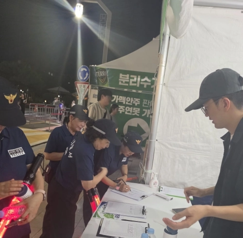 가맥축제장에서 진행된 서명운동. 전북도 제공