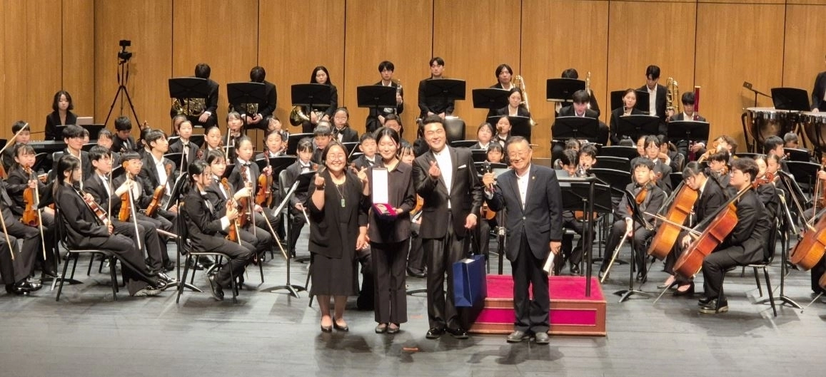 ▲ 지난 8일 화성시 유앤아이센터 화성아트홀에서 열린 ‘제11회 대한민국 청소년 교향악축제’ 화성 공연에 참석한 오현정 의원(사진=경기도의회)