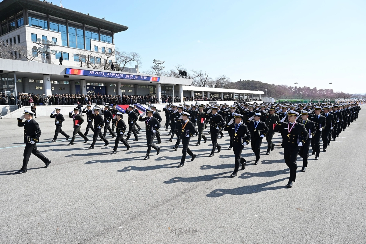 경남 창원시 진해구 해군사관학교에서 열린 해군사관생도 졸업 및 임관식 모습. 서울신문DB