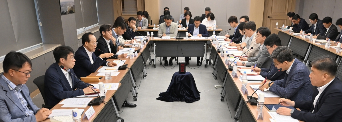 추경호 대구시장이 10일 시청 산격청사에서 간부회의를 주재하고  업무 지시를 하고 있다. 대구시 제공