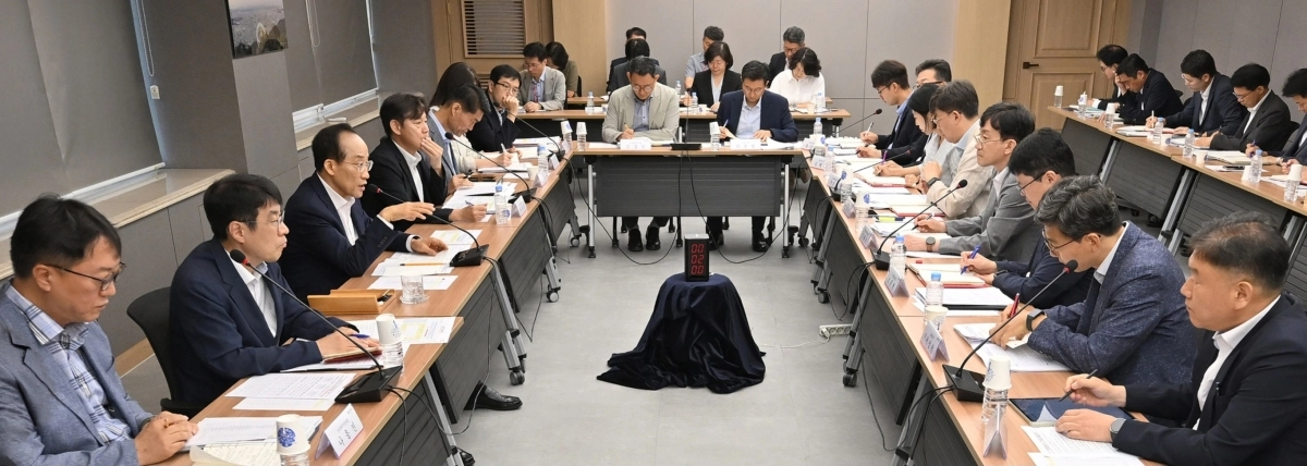 추경호 대구시장이 10일 시청 산격청사에서 간부회의를 주재하고  업무 지시를 하고 있다. 대구시 제공