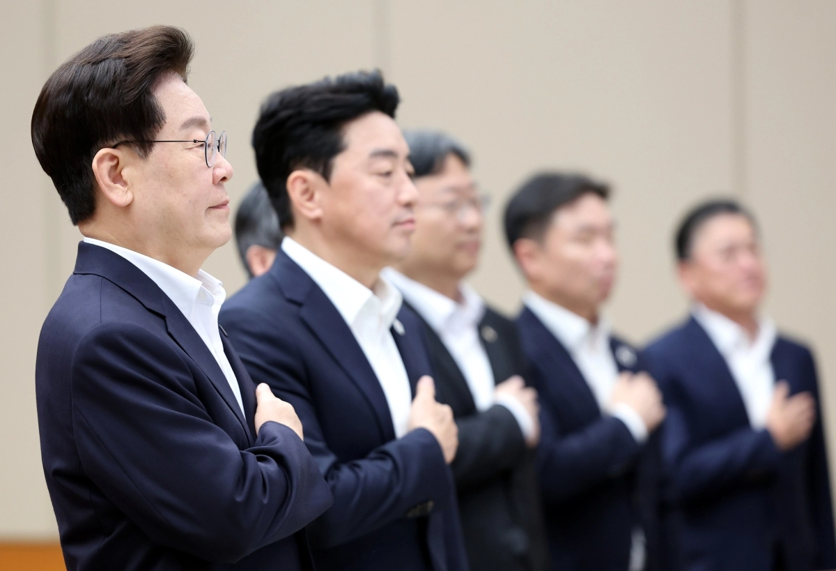 국민의례 하는 이재명 대통령