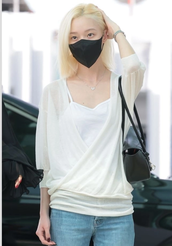 윈터, 공항에서 반짝반짝