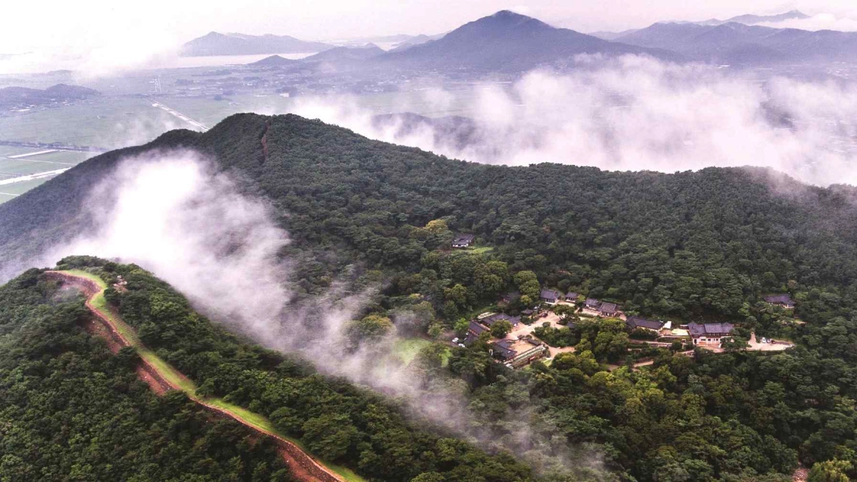 강화 정족산과 전등사의 전경. 국가유산청 제공