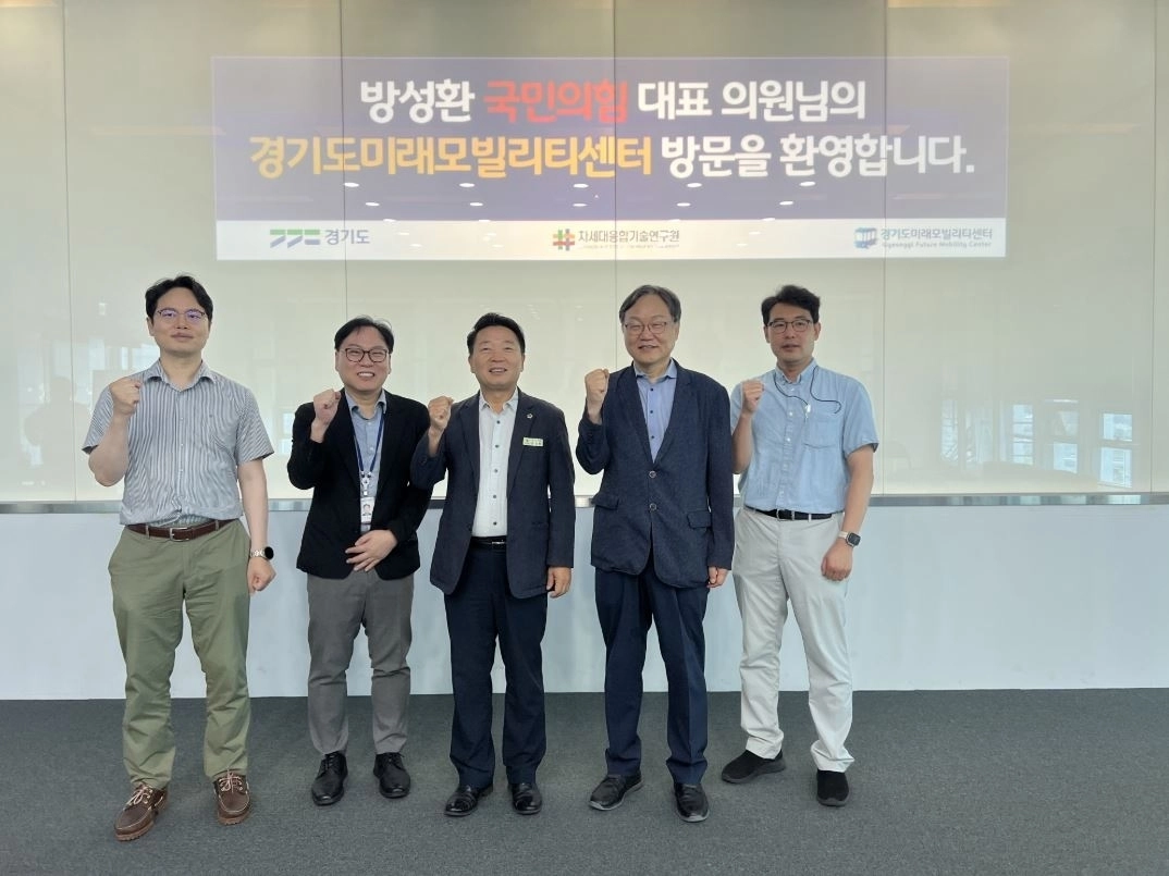 ▲ 지난 10일 판교 기업성장센터에 위치한 경기도미래모빌리티센터를 방문한 방성환 의원(사진=경기도의회)