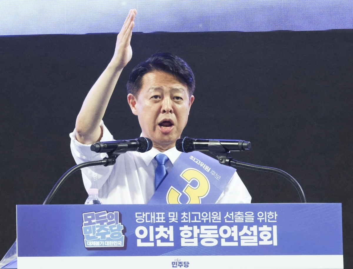 김영호 더불어민주당 최고위원 후보가 8일 오후 인천 남동체육관에서 열린 인천광역시당 정기당원대회 및 당대표·최고위원 선출 순회경선에서 정견발표를 하고 있다. 2026.08.08. 뉴시스