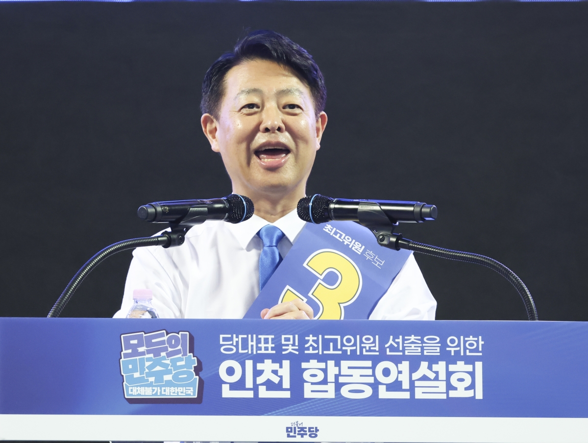 김영호 더불어민주당 최고위원 후보가 8일 오후 인천 남동체육관에서 열린 인천광역시당 정기당원대회 및 당대표·최고위원 선출 순회경선에서 정견발표를 하고 있다. 2026.08.08. 뉴시스